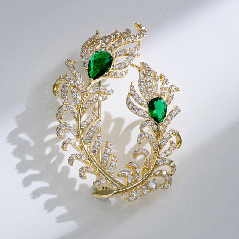 Luxury Men’s Emerald Zirconia Feather Brooch Suit Accessory